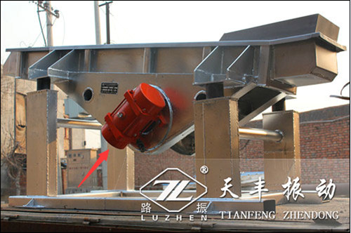 直線(xiàn)振動(dòng)篩上面的振動(dòng)電機(jī)