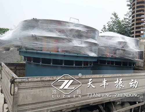 寧夏TS2000振動篩已發(fā)貨,丁經理請注意查收！